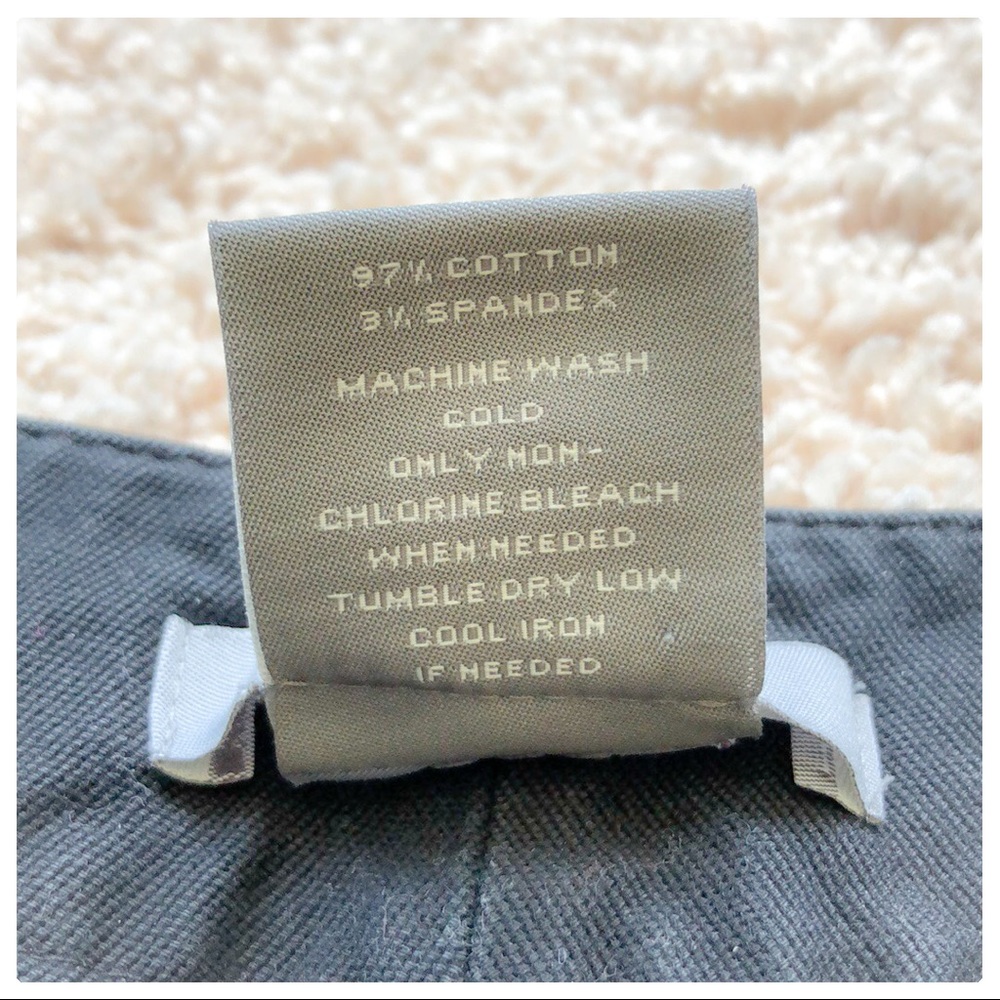 ❤️Ann Taylor Black Low Rise Shorts 4 pockets❤️ - Picture 4 of 6